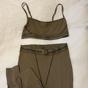Skims bra & legging matching set